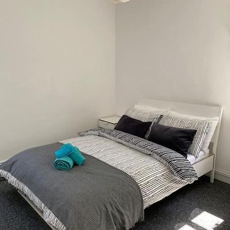 Lovely 2 Bedroom Flat In Greater Лондон Экстерьер фото