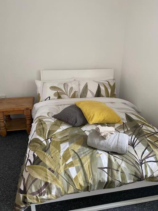 Lovely 2 Bedroom Flat In Greater Лондон Экстерьер фото