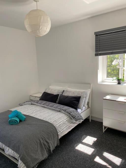 Lovely 2 Bedroom Flat In Greater Лондон Экстерьер фото