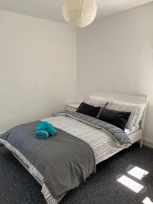 Lovely 2 Bedroom Flat In Greater Лондон Экстерьер фото