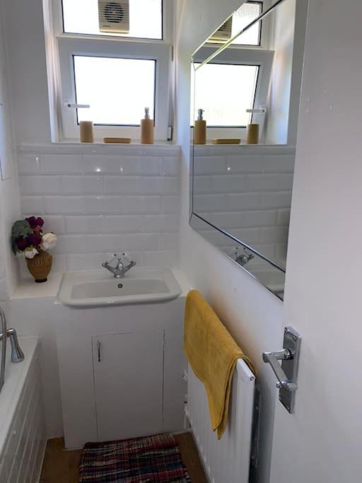 Lovely 2 Bedroom Flat In Greater Лондон Экстерьер фото